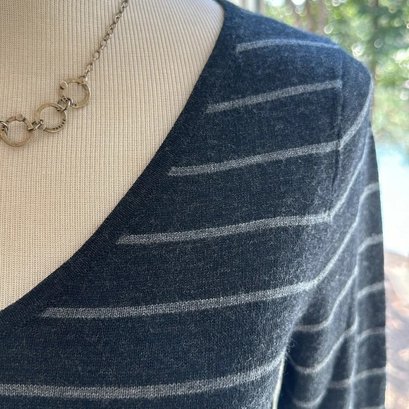 SMARTWOOL Merino Wool Blend V-neck Grey Stripe Sweater, Small, Like New - Picture 8 of 8